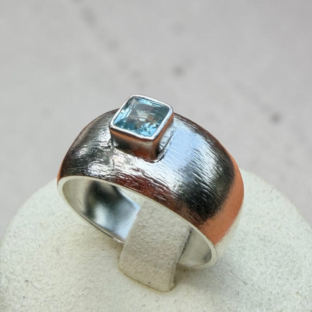 Aquamarine Sovereign Ring