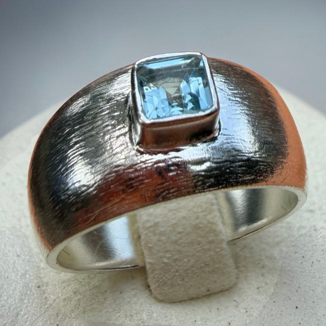 Aquamarine Sovereign Ring