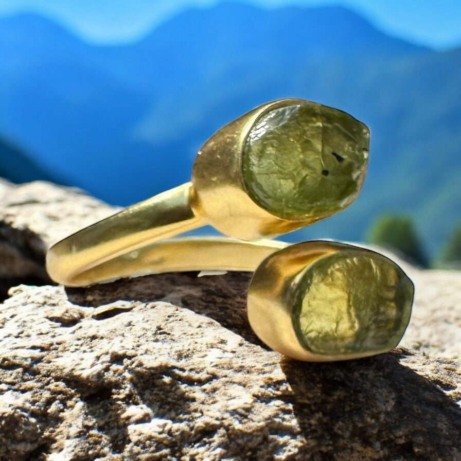 Virdluna Peridot Ring