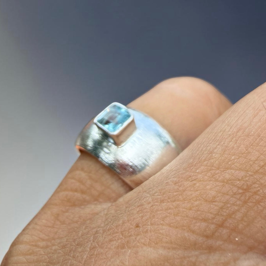 Aquamarine Sovereign Ring