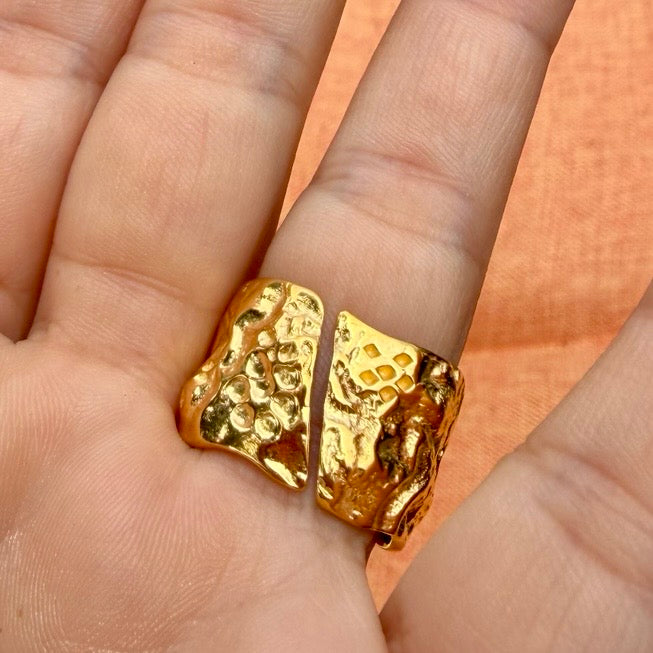 Golden Relic Ring | Blue Topaz, Emerald & White Topaz