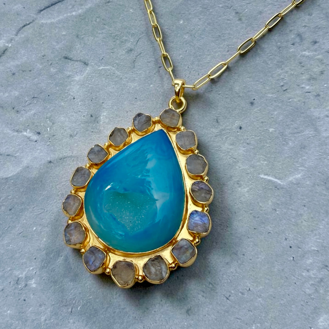Solar Bloom Pendant – Blue Agate Druzy & Natural Raw Rainbow Moonstone