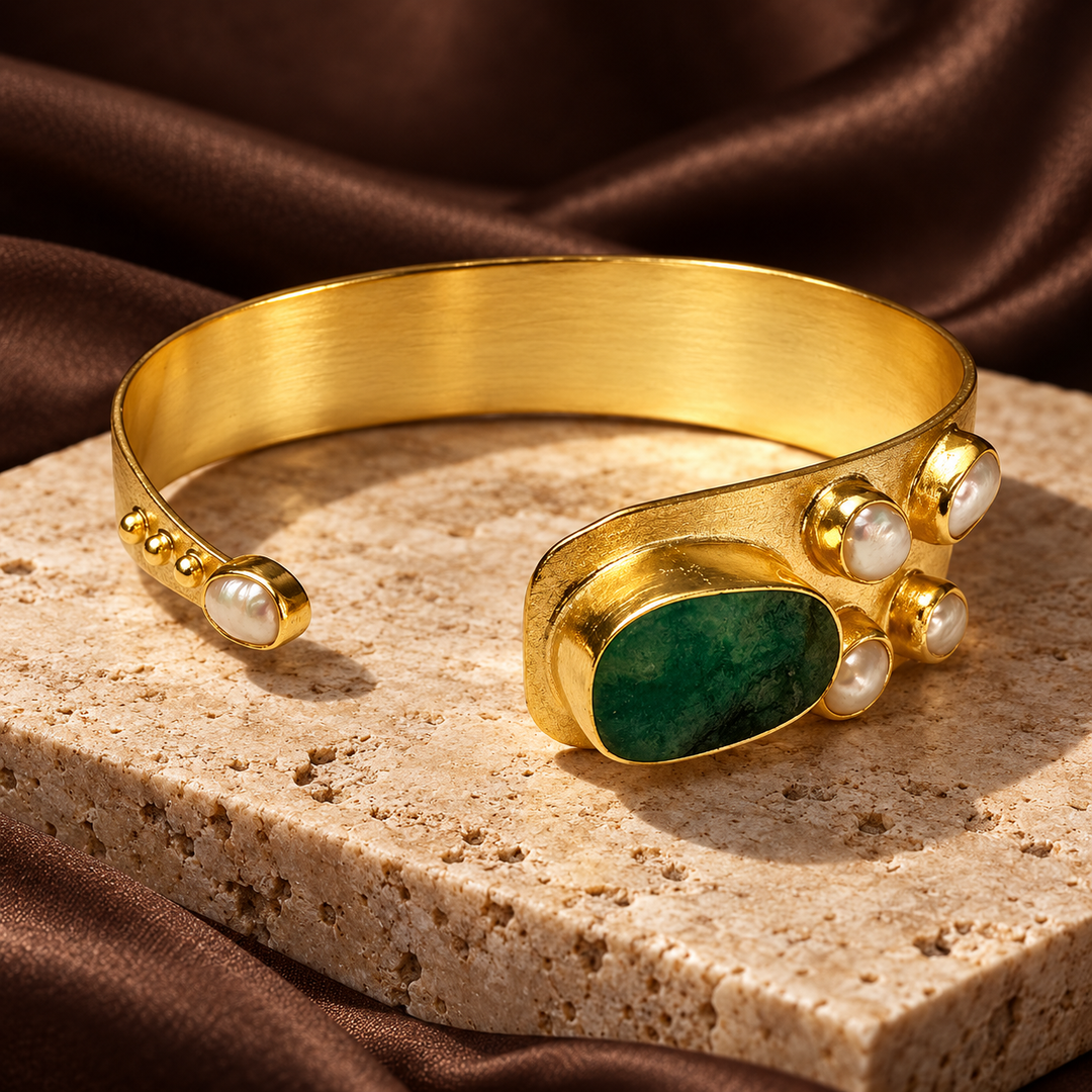 Emerald Kiss Cuff